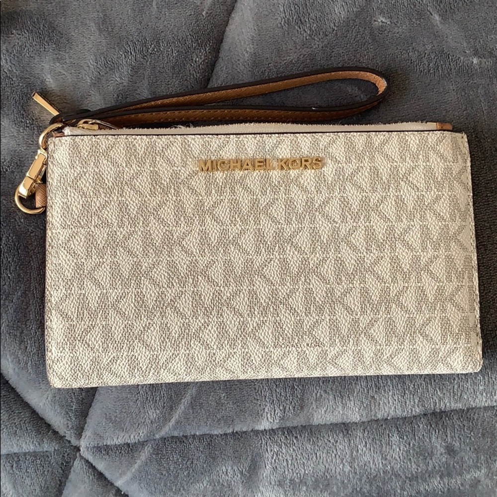 Michael Kors wristlet